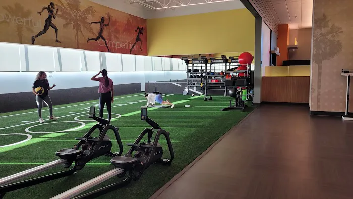 LA Fitness Picture 8