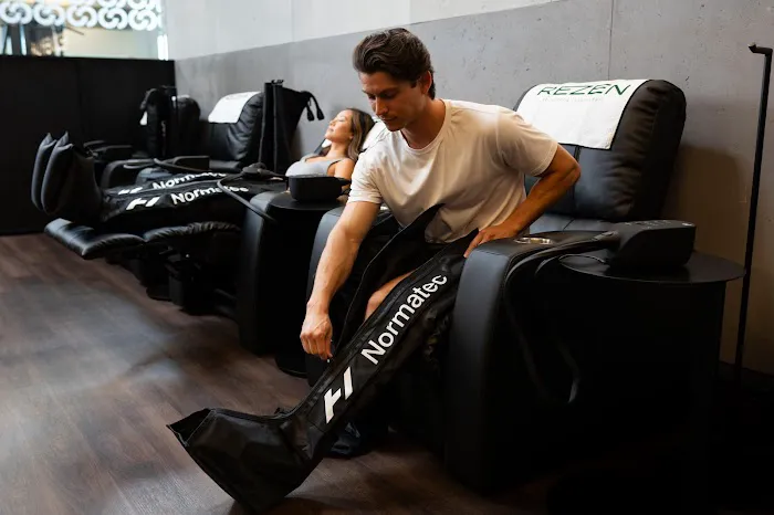 LA Fitness Picture 10