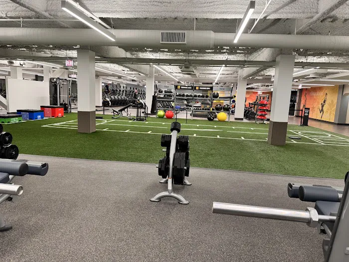 LA Fitness Picture 6