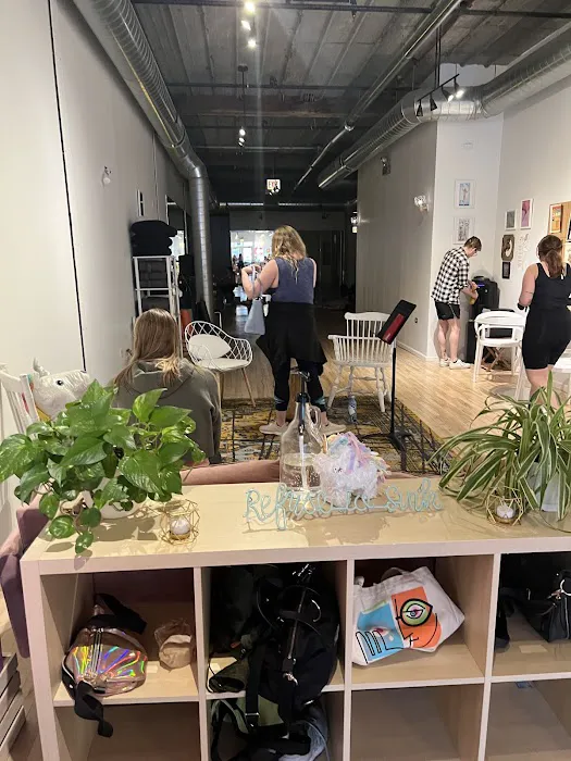 Free Mvmt Shop Picture 1