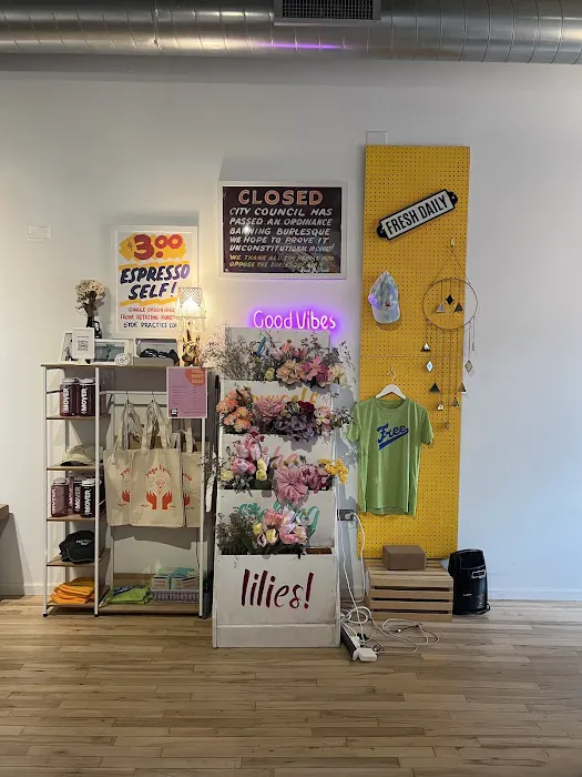 Free Mvmt Shop Picture 6