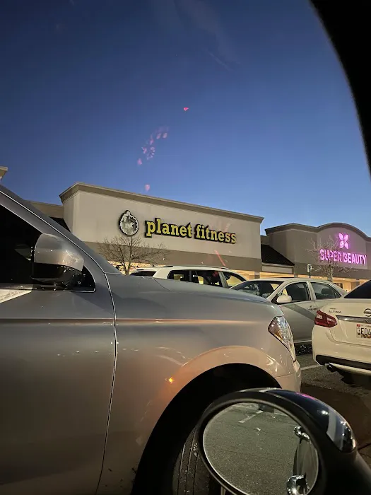 Planet Fitness Picture 10