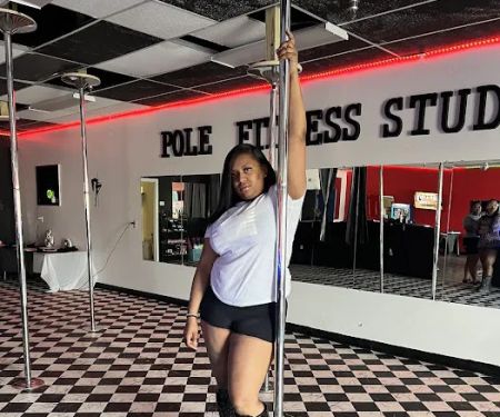 Exquisite pole fitness