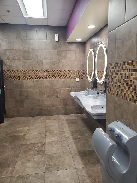 Planet Fitness Picture 2