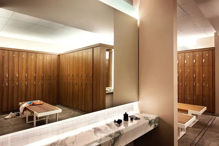 Equinox Lincoln Common Picture 1