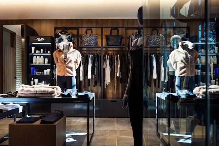 Equinox Lincoln Common Picture 10