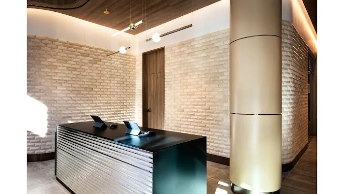 Equinox Lincoln Common Picture 2