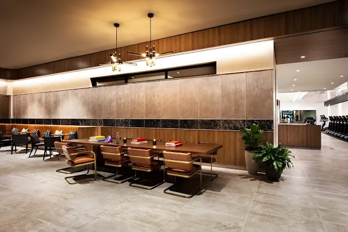 Equinox Lincoln Common Picture 9