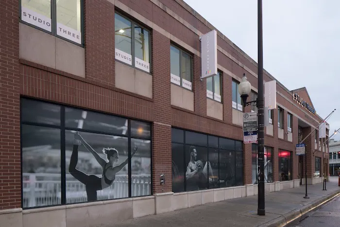 Studio Three Lincoln Park Picture 1