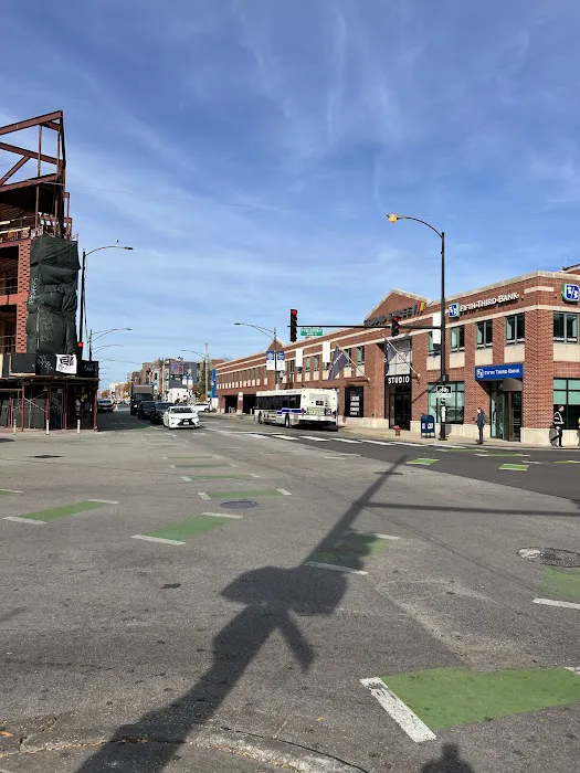 Studio Three Lincoln Park Picture 7