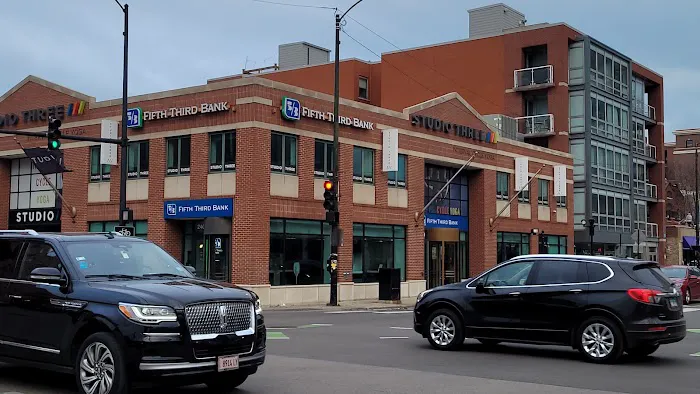 Studio Three Lincoln Park Picture 3