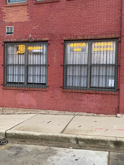 Benjilany striking - Muay Thai - kickboxing & MMA chicago Picture 6