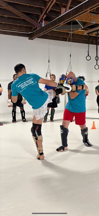 Benjilany striking - Muay Thai - kickboxing & MMA chicago Picture 8