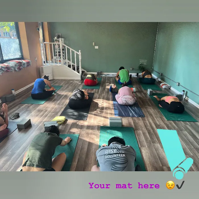 Pistachio Yoga Lincoln Square Ravenswood Picture 8