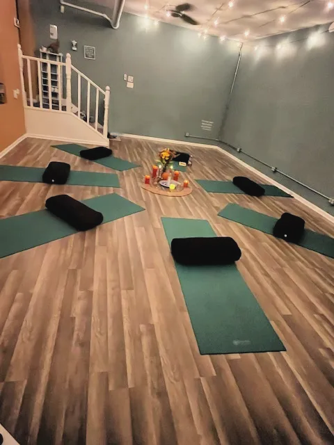 Pistachio Yoga Lincoln Square Ravenswood Picture 10