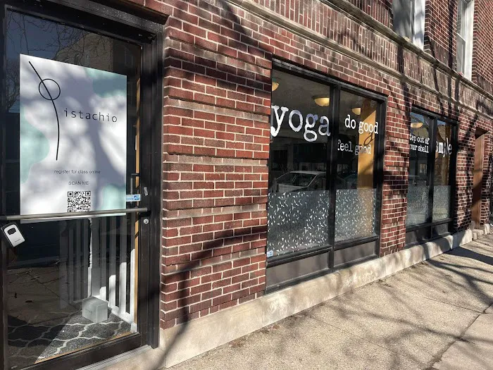 Pistachio Yoga Lincoln Square Ravenswood Picture 4