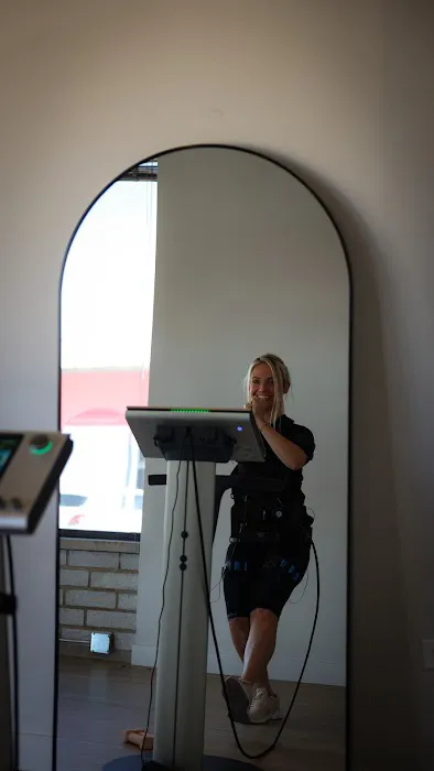 Fit in 20 EMS ⎟20-min full-body training with EMS Picture 3