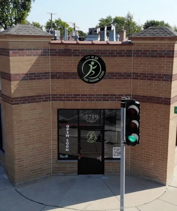 Fit in 20 EMS ⎟20-min full-body training with EMS Picture 5