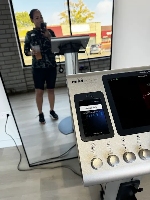 Fit in 20 EMS ⎟20-min full-body training with EMS Picture 2