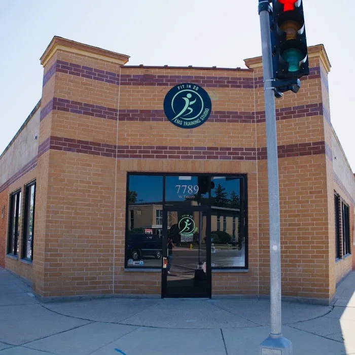 Fit in 20 EMS ⎟20-min full-body training with EMS Picture 6