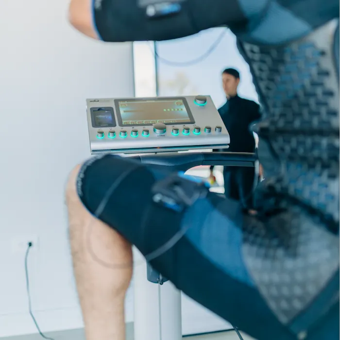 Fit in 20 EMS ⎟20-min full-body training with EMS Picture 10