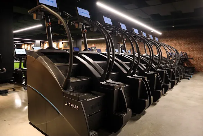 Gold's Gym - NoMa Center Picture 2