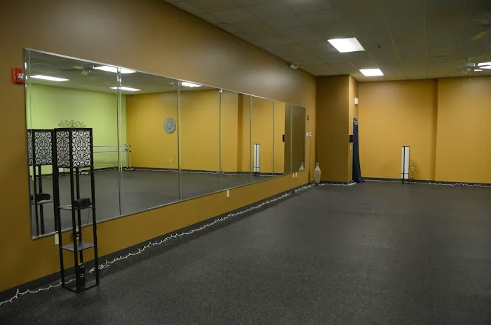 Gold's Gym Picture 8