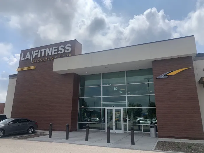 LA Fitness Picture 8