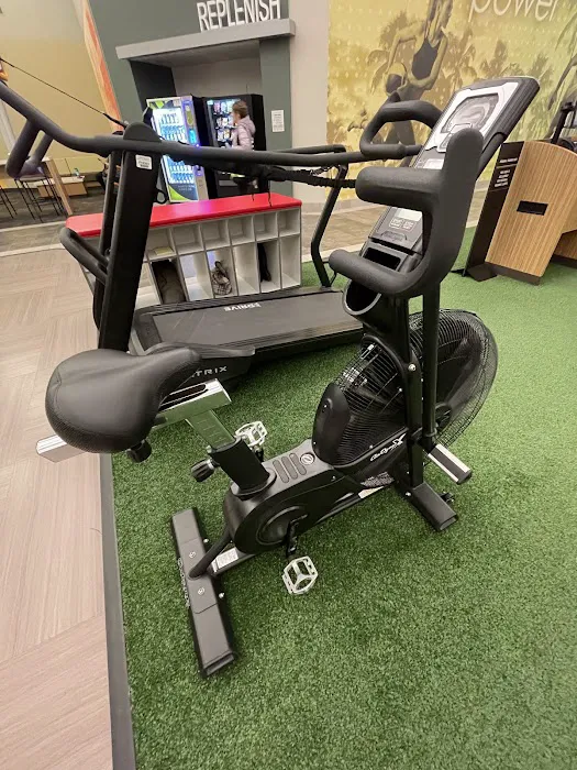 LA Fitness Picture 7