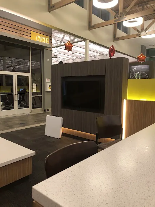 LA Fitness Picture 9