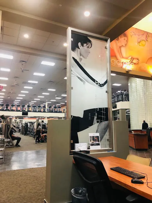 LA Fitness Picture 7