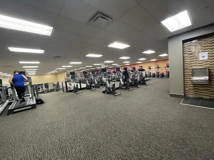 LA Fitness Picture 4