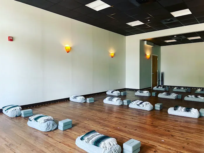 Easy Day Yoga & Meditation Picture 6