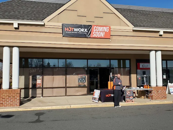 HOTWORX - Ashburn - Ashburn Farm Picture 9