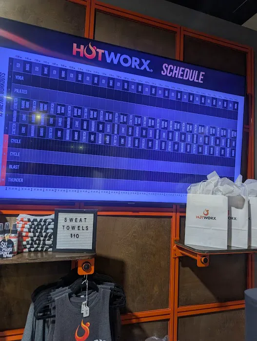 HOTWORX - Ashburn - Ashburn Farm Picture 2