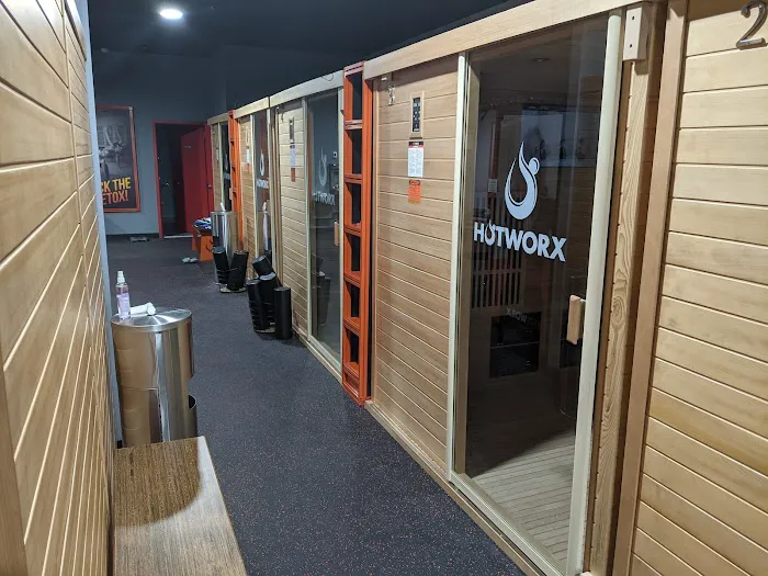 HOTWORX - Ashburn - Ashburn Farm Picture 10