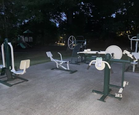 Outdoor exercise station