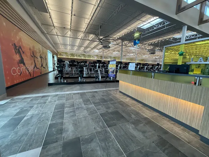 LA Fitness Picture 7