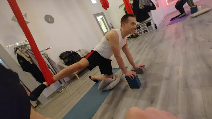 Lisa Spring Studio Picture 6