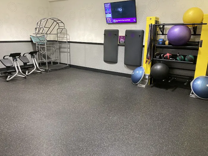 Planet Fitness Picture 6