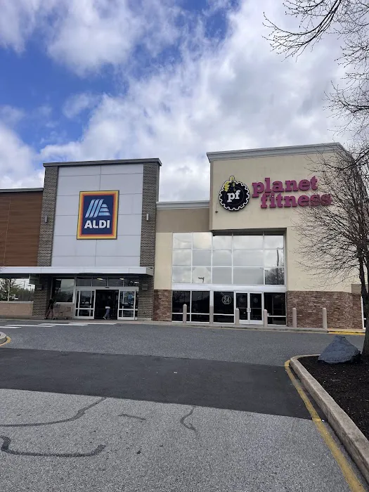 Planet Fitness Picture 1