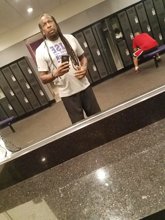 Planet Fitness Picture 10