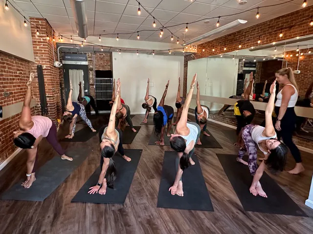 MIMI RIEGER | YOGA Picture 4