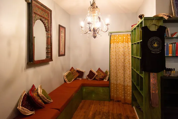Bhakti Yoga DC Picture 3