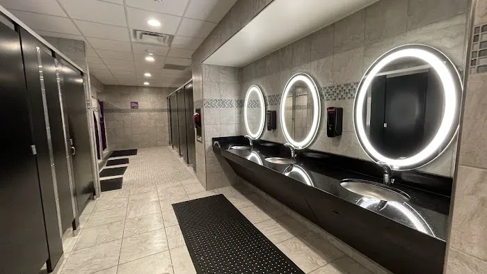 Planet Fitness Picture 5