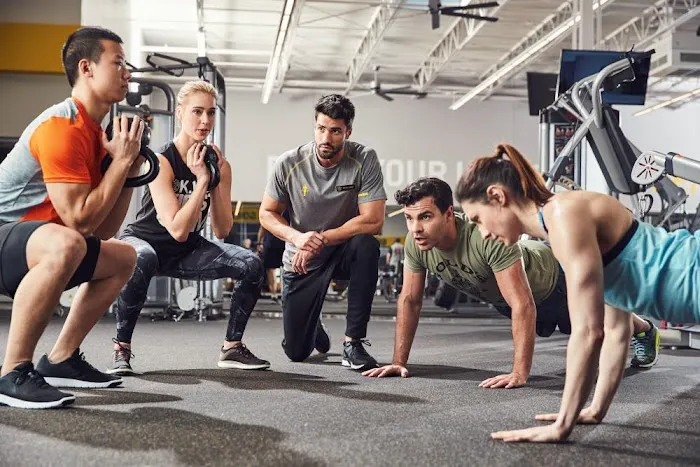 Gold's Gym - Van Ness Picture 3
