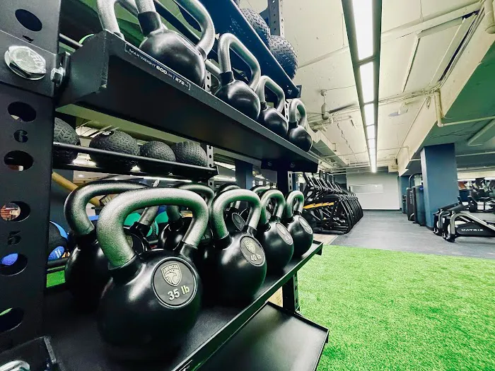 Gold's Gym - Dupont Circle Picture 3