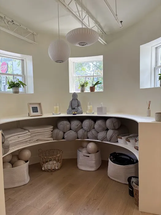 Lūneh Yoga Picture 1