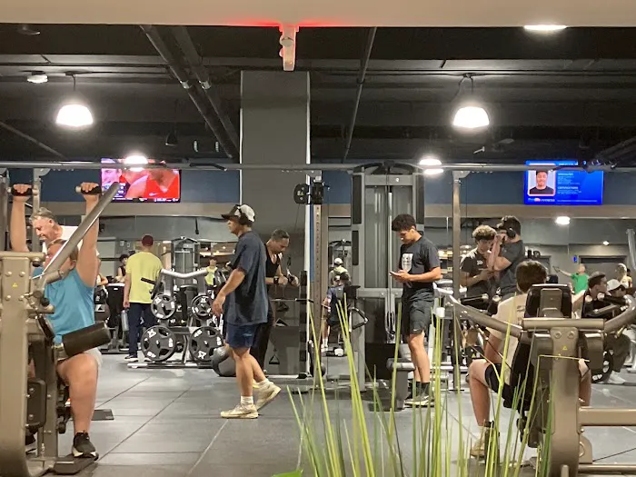 Onelife Fitness - TenleyTown Picture 7