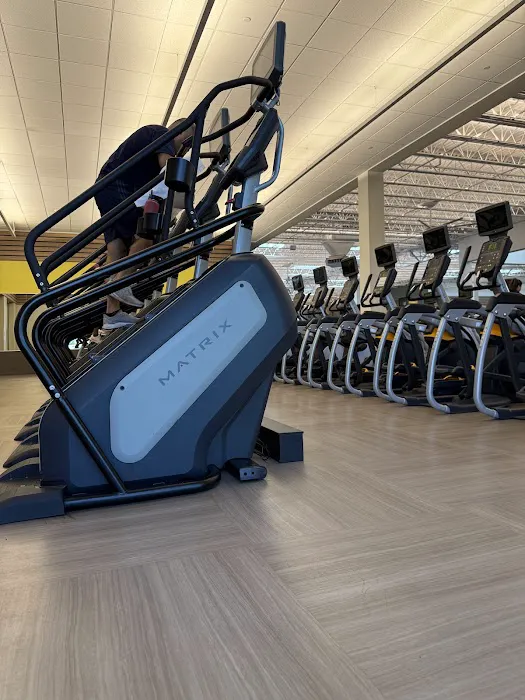 LA Fitness Picture 5